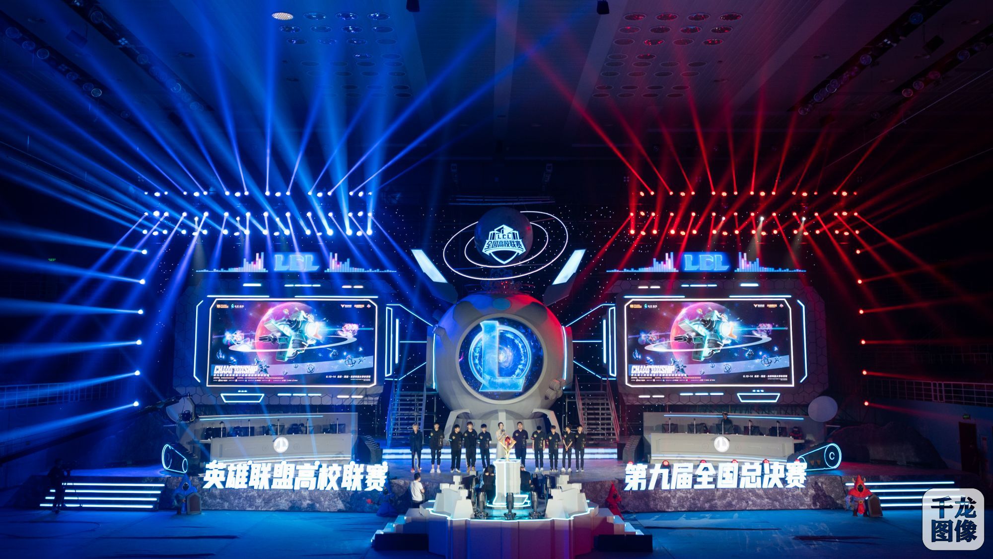 BLG战队斩获年度总决赛冠军，Bin霸气表态直面369，红米教练泪洒赛场，TES跌入冒泡赛生死战-小艾电竞