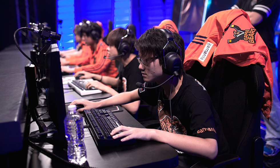 LPL冠军打野救火队员失利，关键小龙资源失控恐危及职业生涯晚节